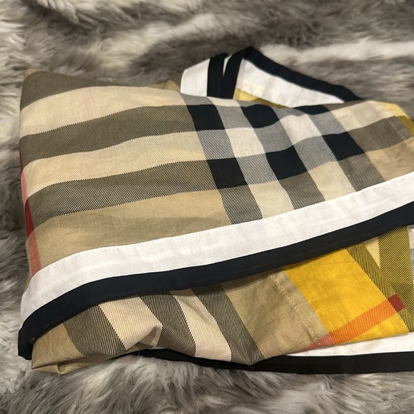 Authentic BURBERRY 100% Cotton vintage checkers triangle scarf - Picture 6 of 6